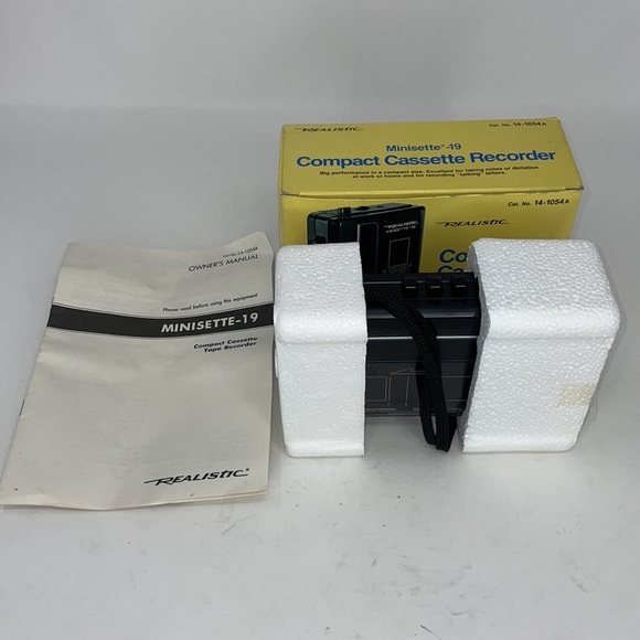 New Vintage Compact Cassette Recorder Portable Audio Tape Player with earbuds - Picture 6 of 13